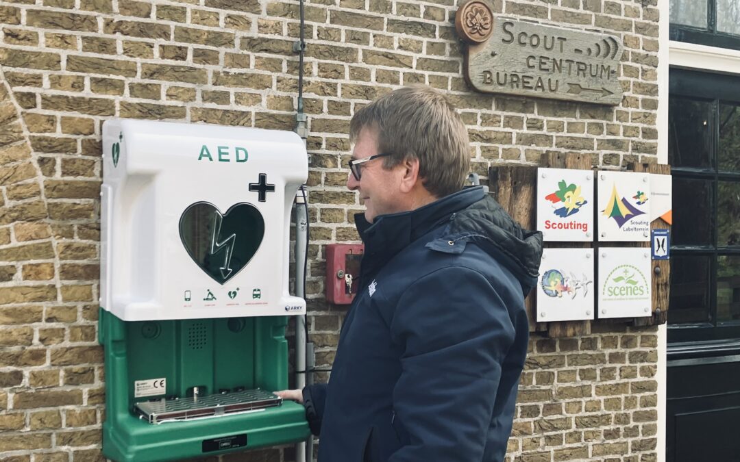 Een AED op het Scoutcentrum – klein apparaat, groot verschil